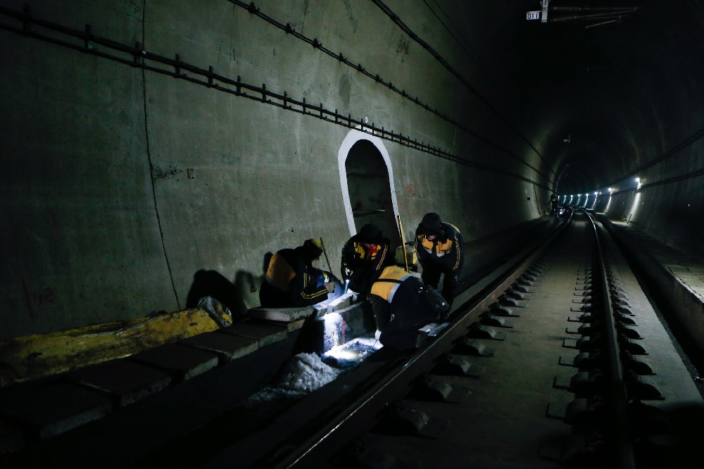 高县铁路运营隧道病害现状